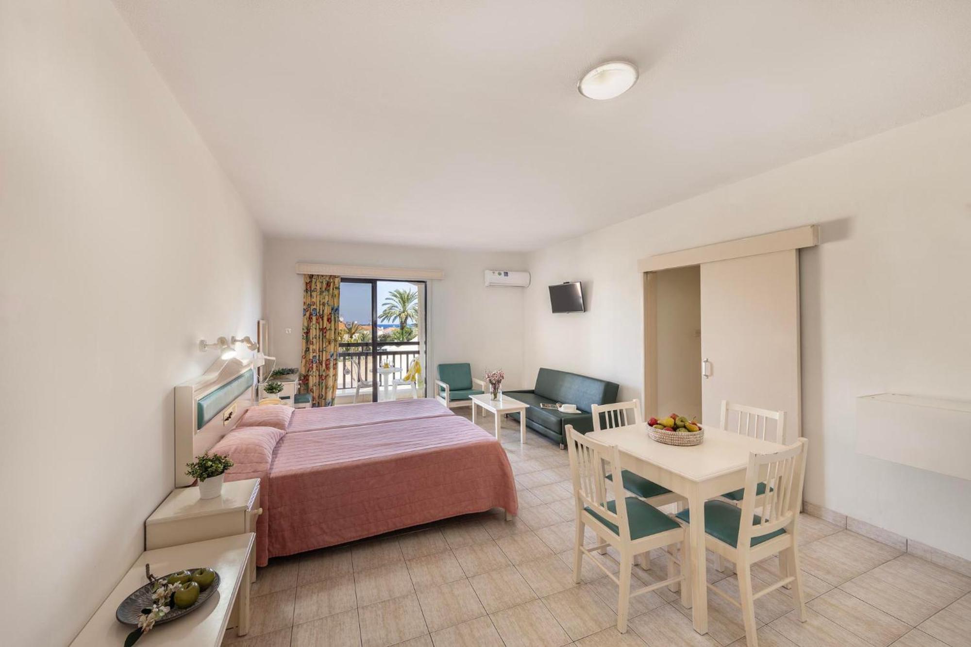 Seagull Hotel Apartments Protaras Room photo