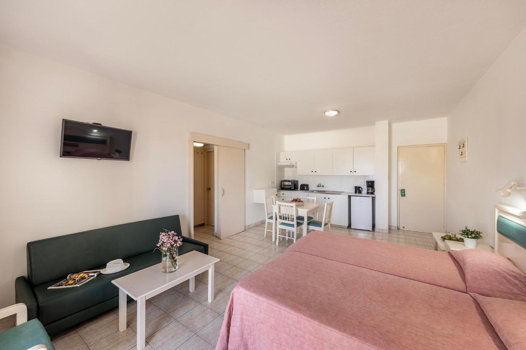 Seagull Hotel Apartments Protaras Room photo