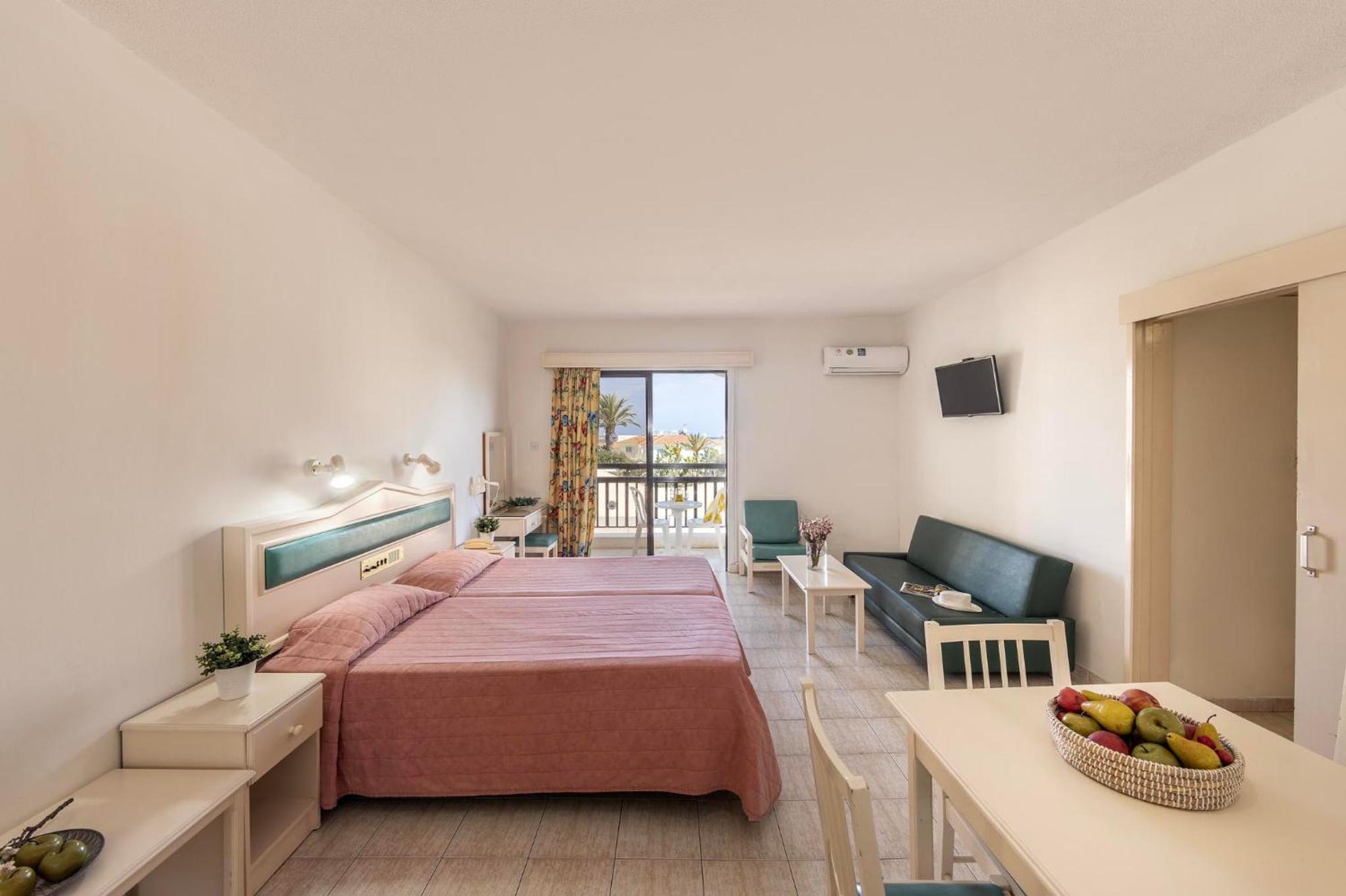 Seagull Hotel Apartments Protaras Room photo